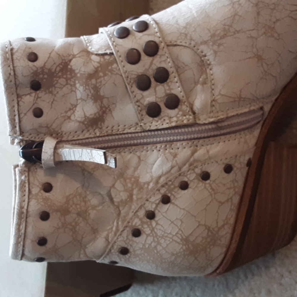 Soft ankle boots - Picture 6 of 7